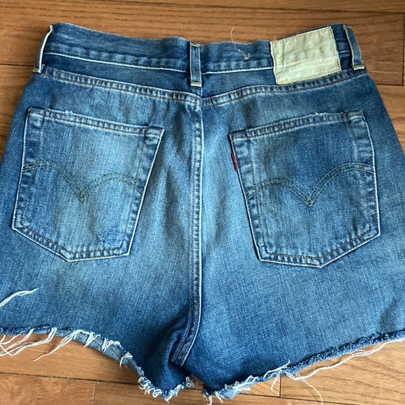 Vintage Levi’s denim shorts - Picture 6 of 6